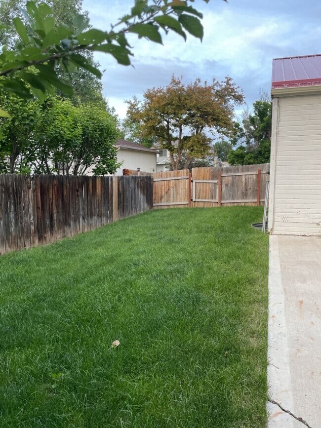 Building Photo - Start a Lease by 4/17 and get $250 off 1st Month!