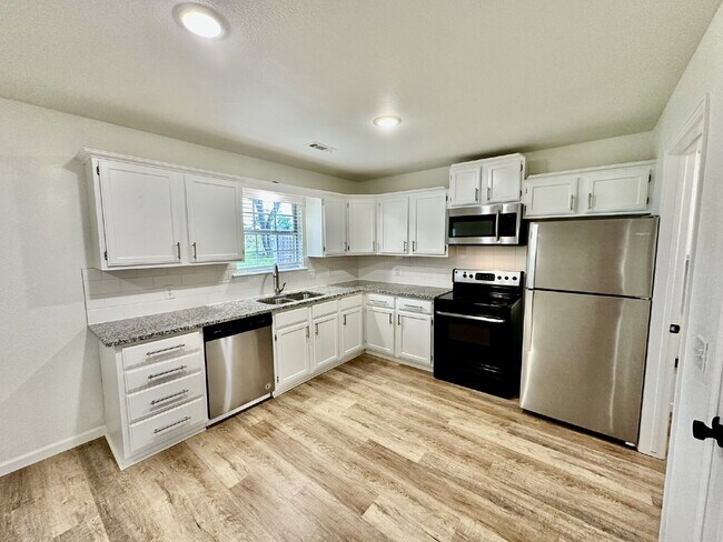 Building Photo - 802 E Kara Ln