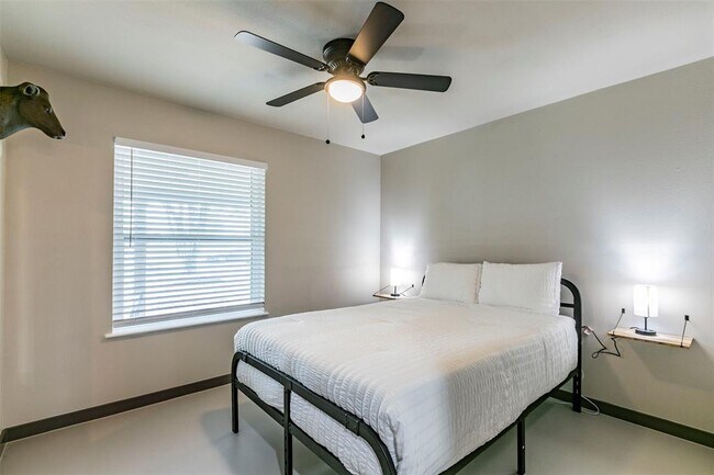 Building Photo - 4613 Joseph St