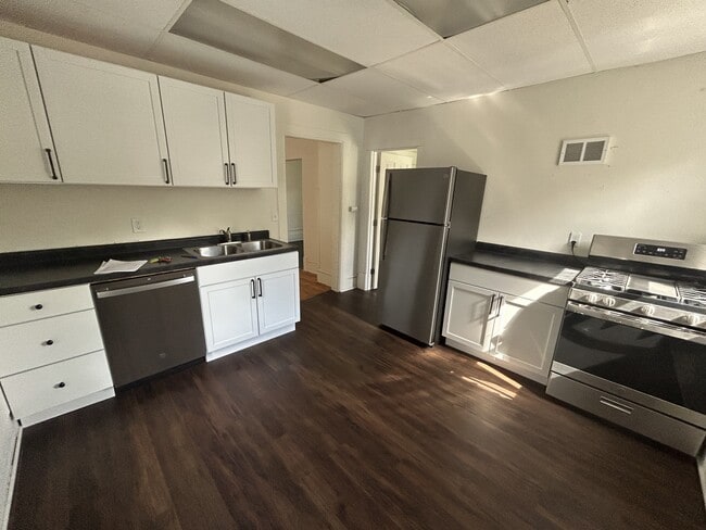 Building Photo - 120 S Blair St