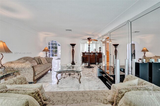 Building Photo - 2889 NE 35th St