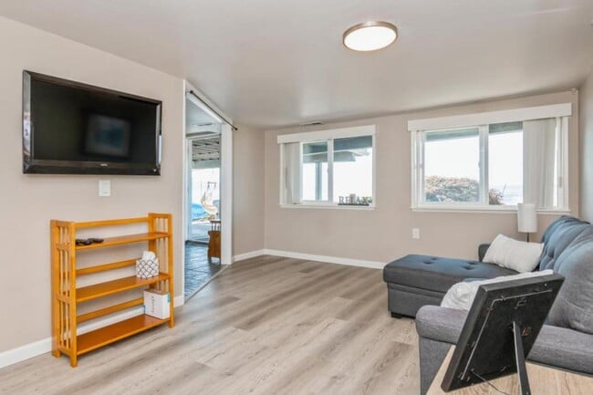 Building Photo - 1 bedroom in Des Moines WA 98168
