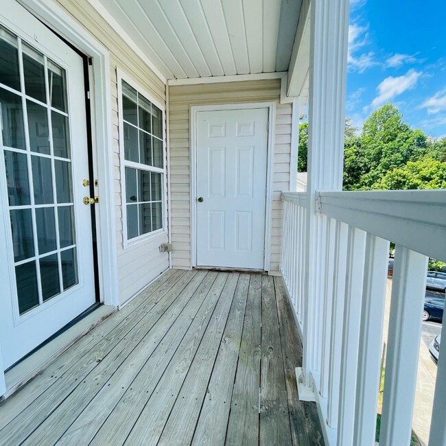 Building Photo - 903 Hanahan Ct