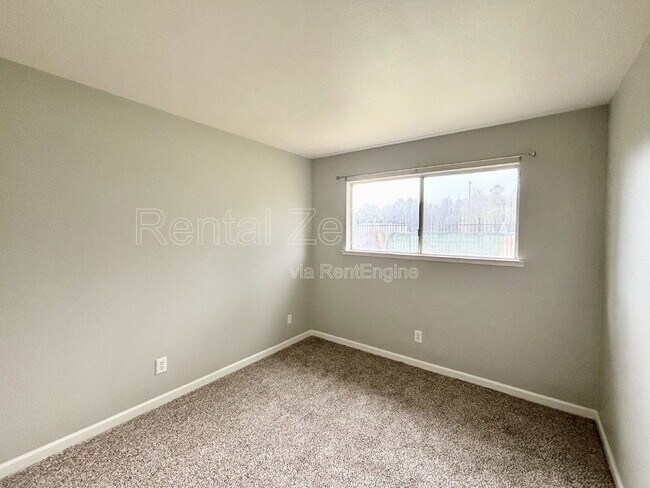 Building Photo - 3275 Cheyenne Dr