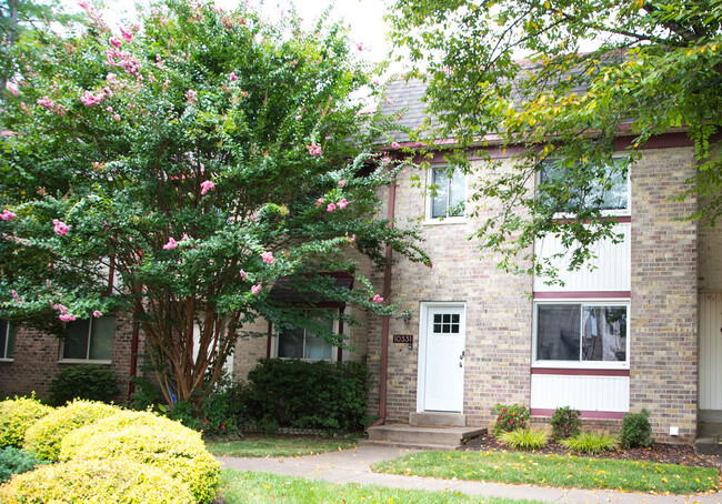 Building Photo - 10331 Bushman Dr