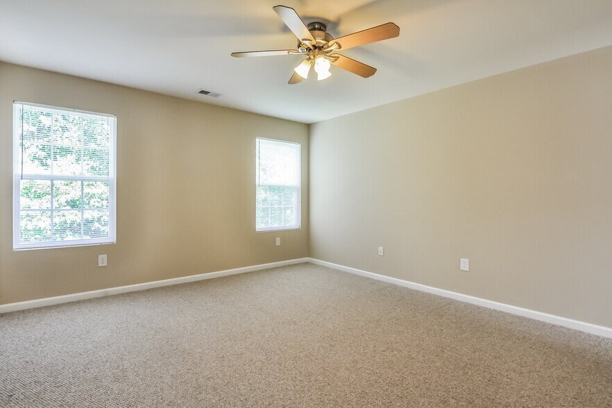 Building Photo - 708 Calavaras Ln