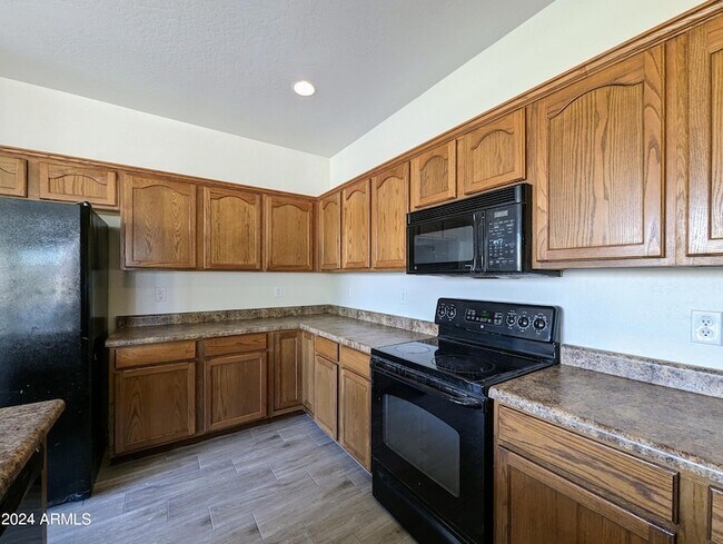 Building Photo - 15432 W Tasha Cir