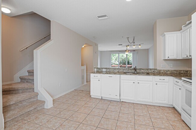 Building Photo - 3 Bed 2, Full Bath, 2 Half Bath, 1 Car Garage Townhome near MacDill AFB