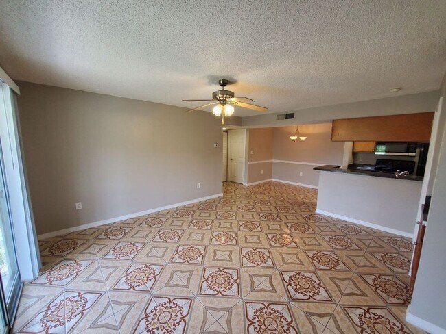 Building Photo - 221 Lake Brook Cir