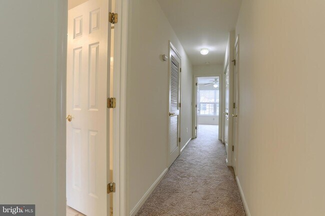 Building Photo - 211 Sparrow Rd