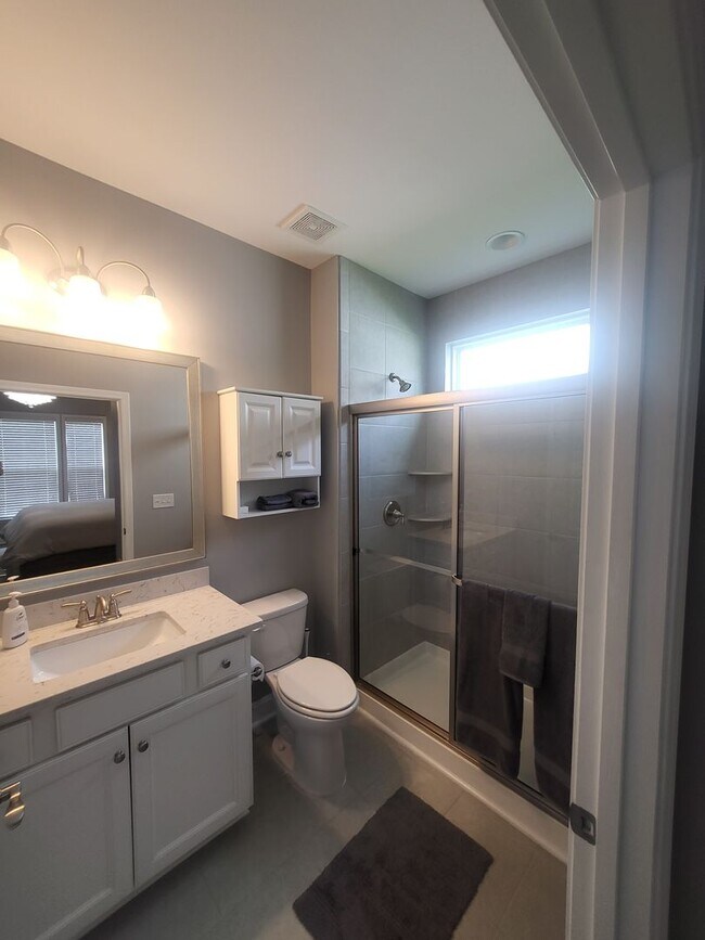 Building Photo - 5 bedroom/4 bath house in Berkshire Forest