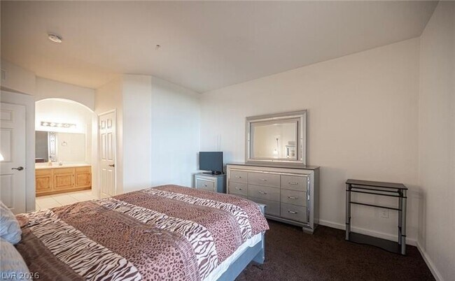 Building Photo - 6480 Annie Oakley Dr
