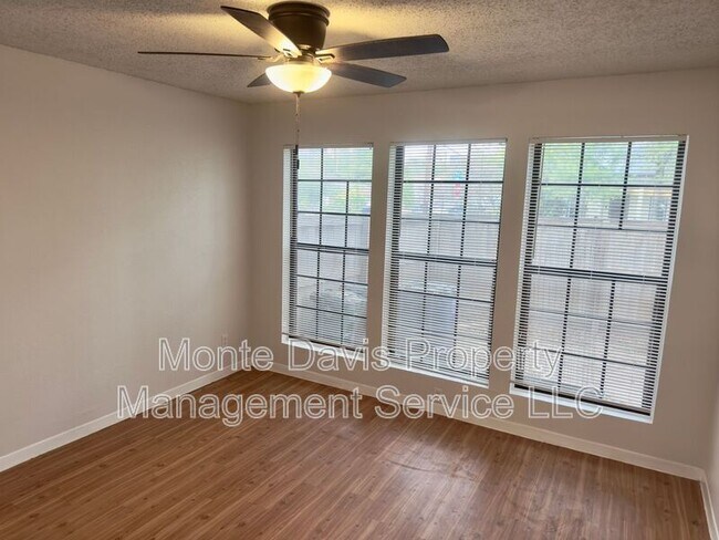 Building Photo - 115 Waller St