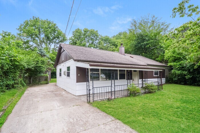 Primary Photo - 6917 Sayler Ave