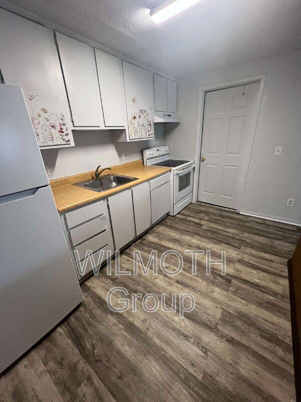 Building Photo - 2000 Indianapolis Rd