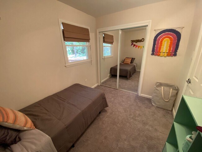 Building Photo - South AVL - 3/2 with Finished Basement!