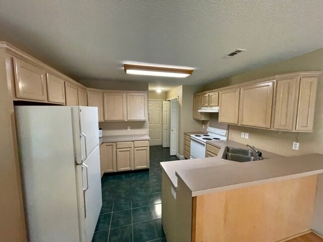 Building Photo - 1456 Timberline Dr