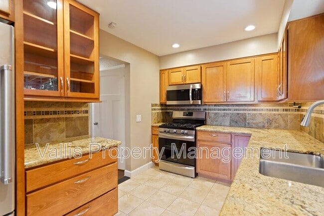 Building Photo - 1025 Terrace Dr NW