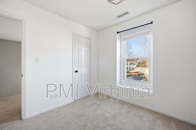 Building Photo - 4808 Boxford Rd