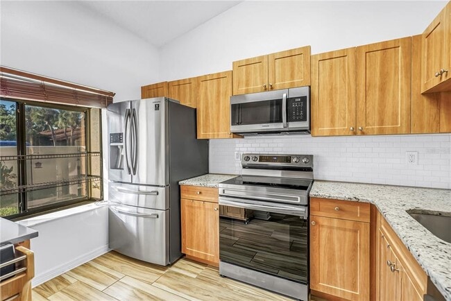 Building Photo - 8415 Gardens Cir