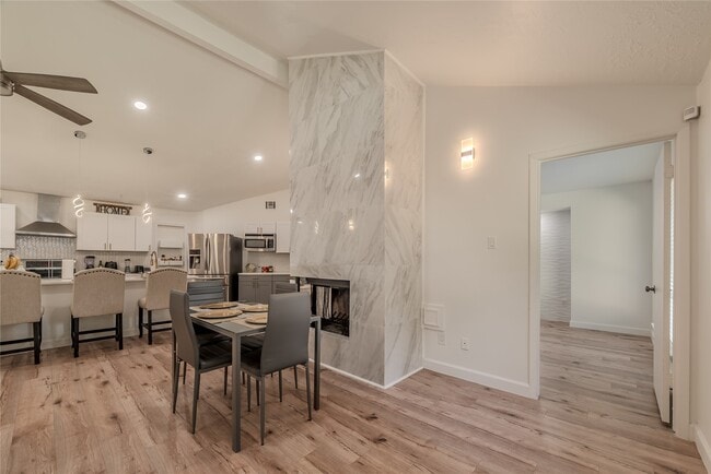 Building Photo - 2423 Woven Wood Ln