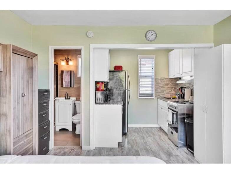 Building Photo - 336 Arthur St