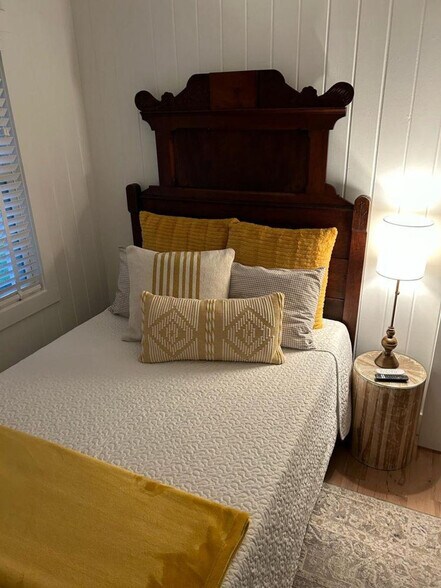 Building Photo - 519 35th Ave N