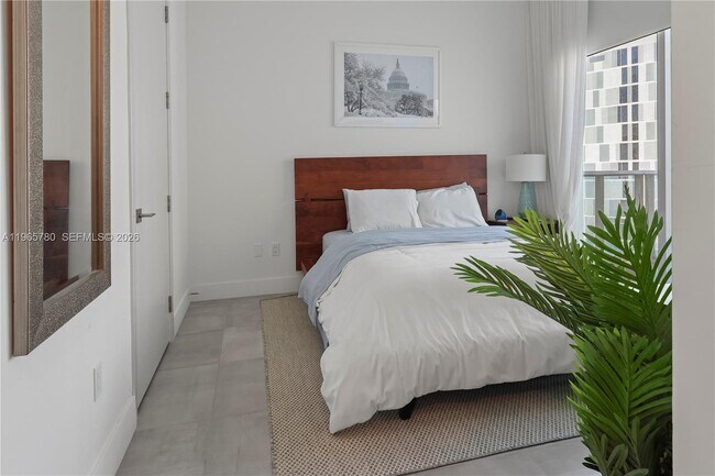 Building Photo - 17550 Collins Ave