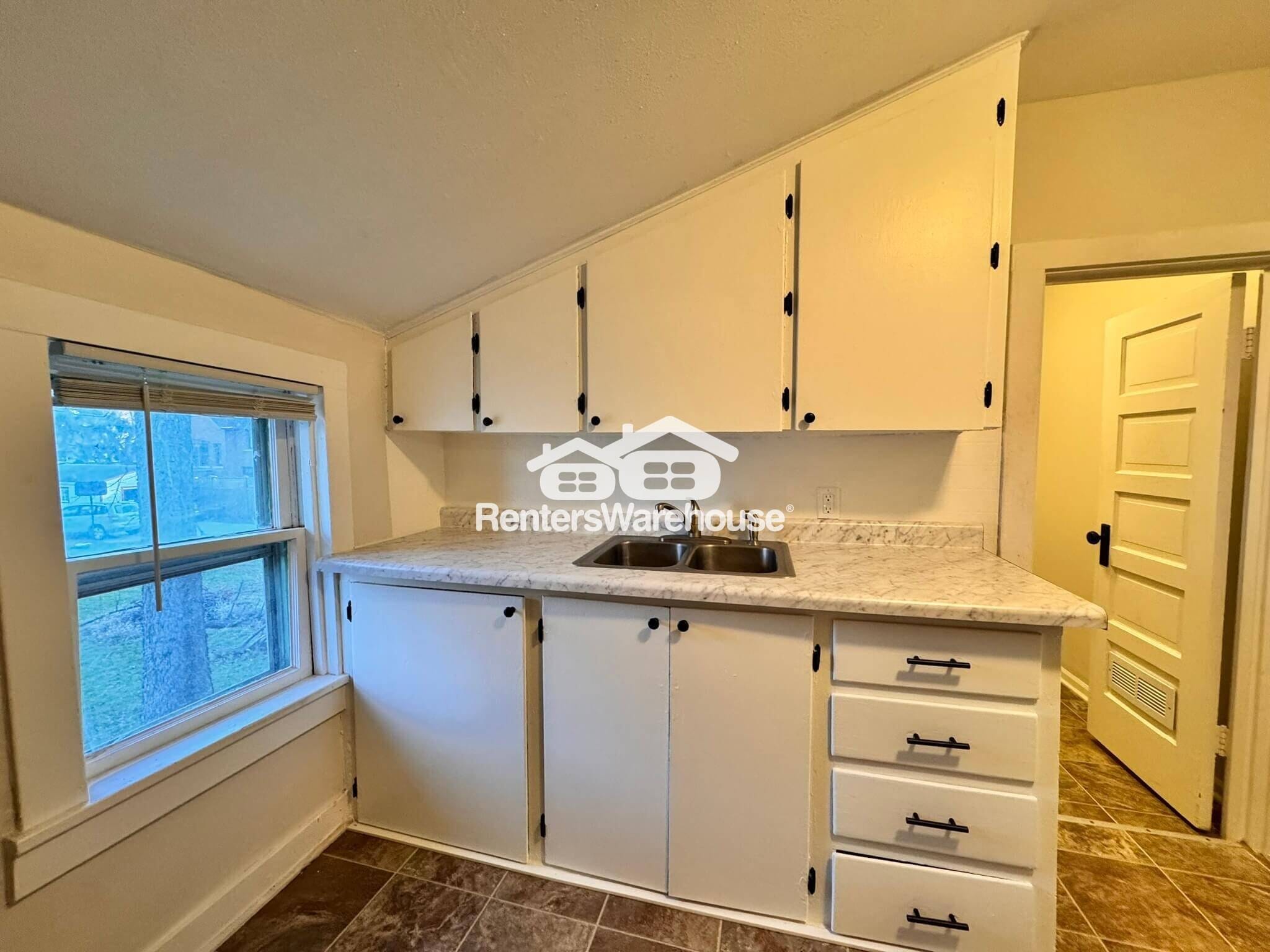 Building Photo - 212 N 13th St