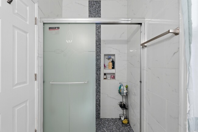 Building Photo - 17 Troy St