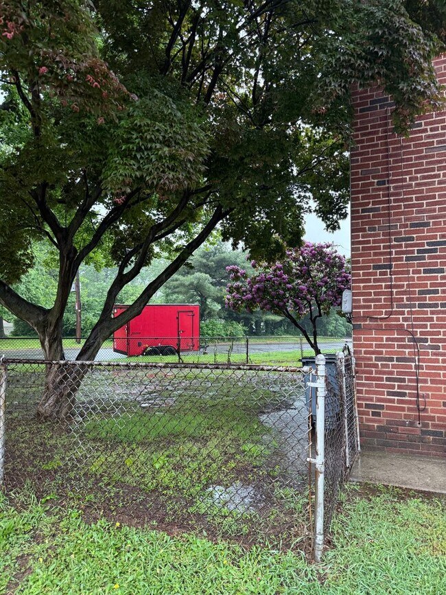 Building Photo - 1113 Faunce St