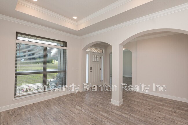 Building Photo - 9599 Pebble Stone Dr