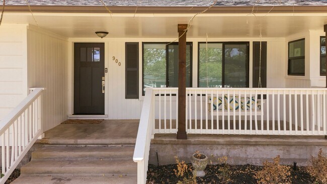 Building Photo - 900 Winding Rd