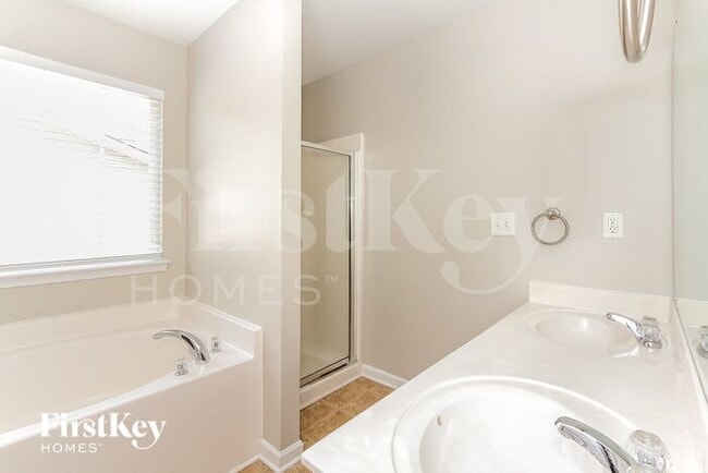Building Photo - 10520 Meadow Crossing Ln