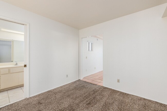 Building Photo - Lovely 4 bedroom Oceanside home!