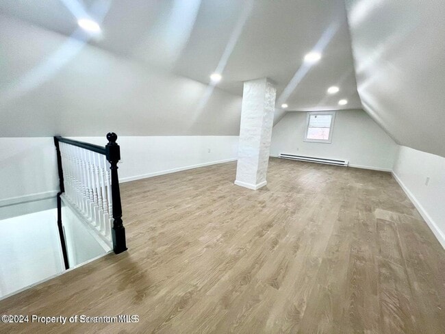 Building Photo - 1005 Luke Ave