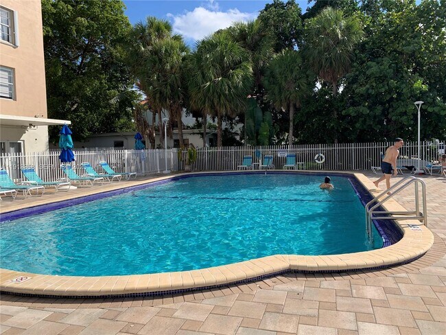 Building Photo - 1455 N Treasure Dr