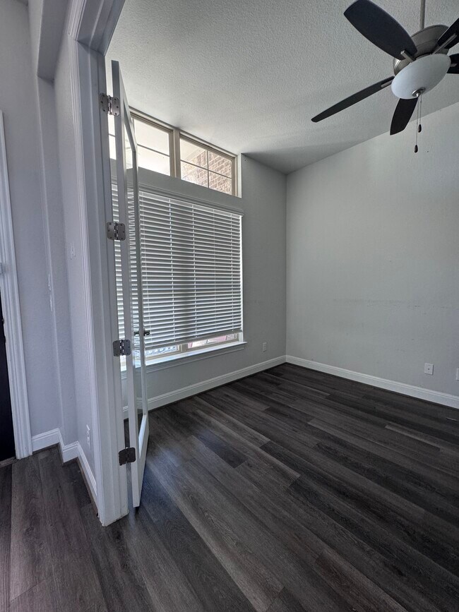 Building Photo - 513 Lambert Cv