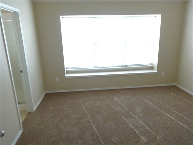 Building Photo - 210 Hilltop Dr