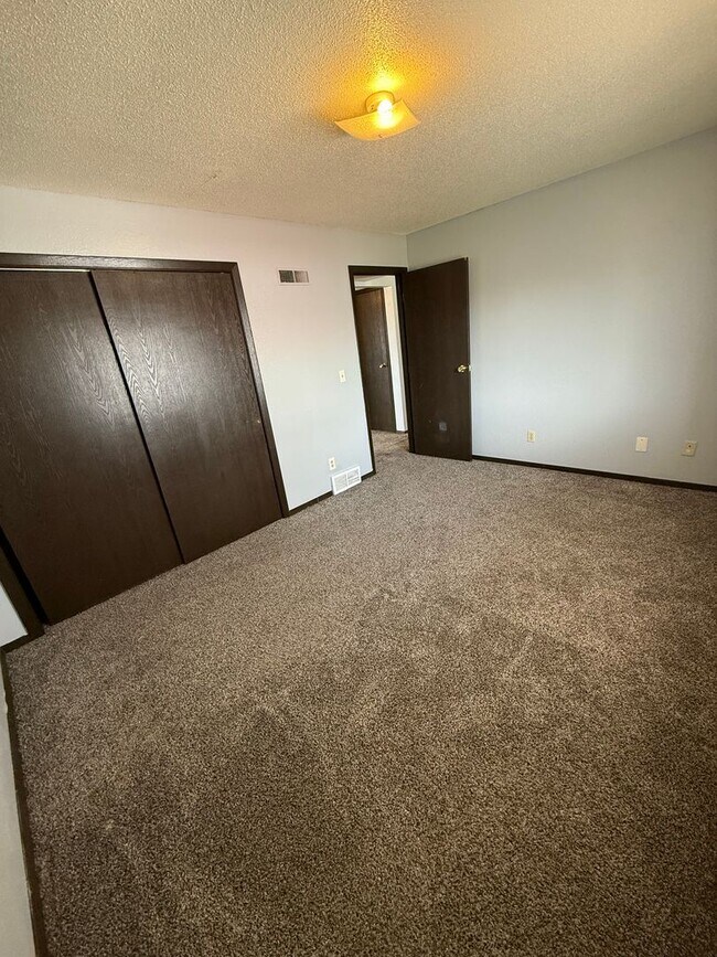 Building Photo - 3108 Sycamore Terrace