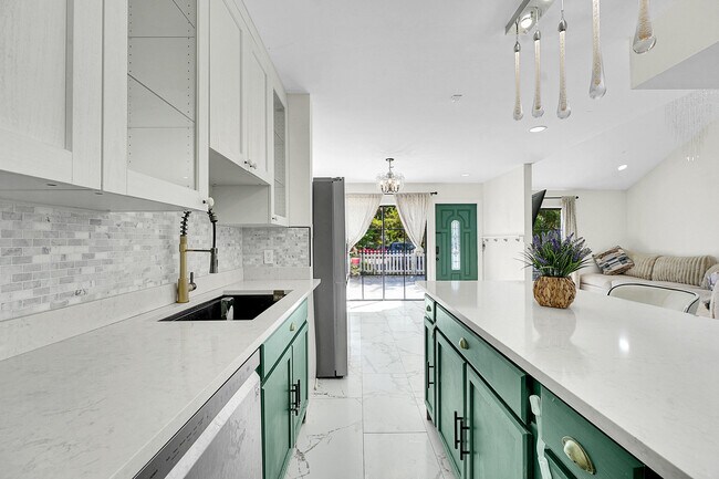 Building Photo - 9056 Green Meadows Way