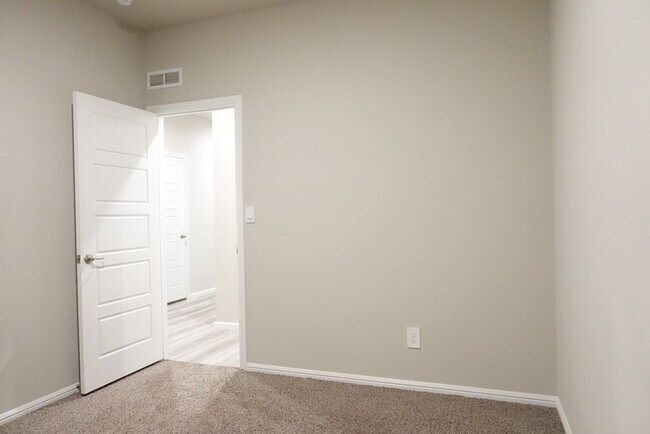 Building Photo - 6402 Globe Life Ct