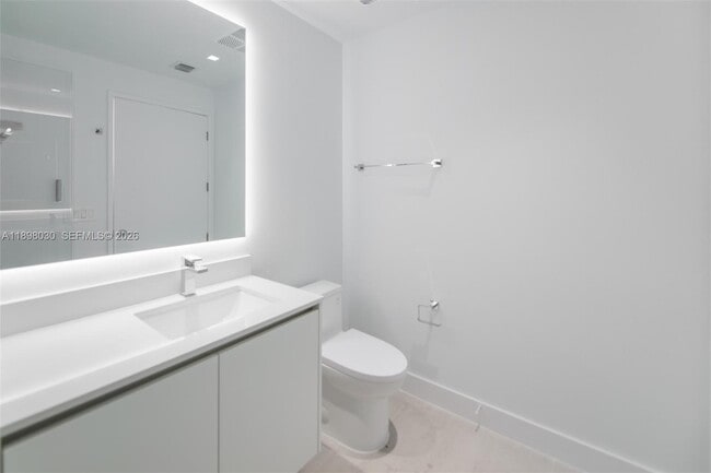 Building Photo - 700 NE 24th St