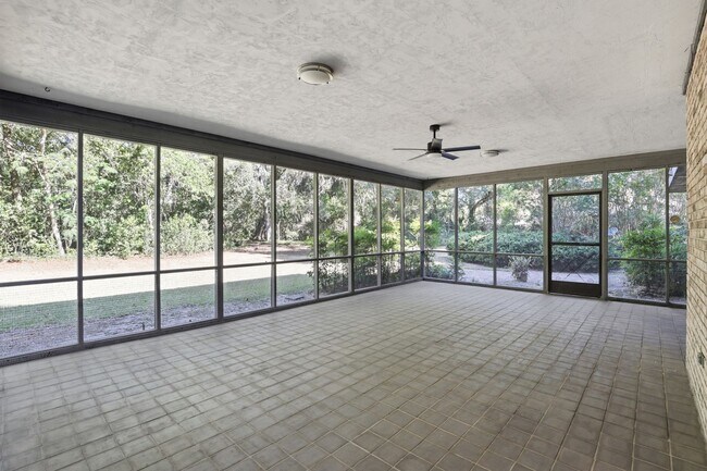 Building Photo - 4 Bedroom, 3 Bath House on 1 Acre in Fox Grove
