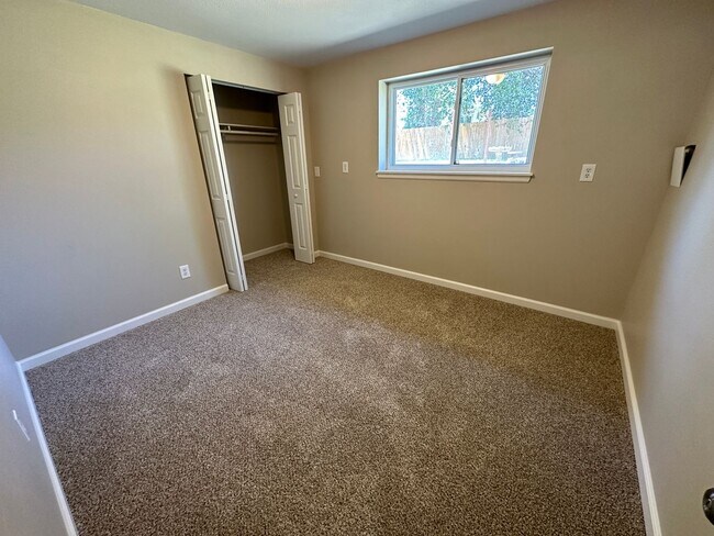Building Photo - 4 BED 2 BATH HOME CLOSE TO PETERSON AFB & SCHRIEVER AFB!