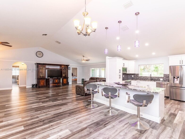 Building Photo - 9939 Majestic Way