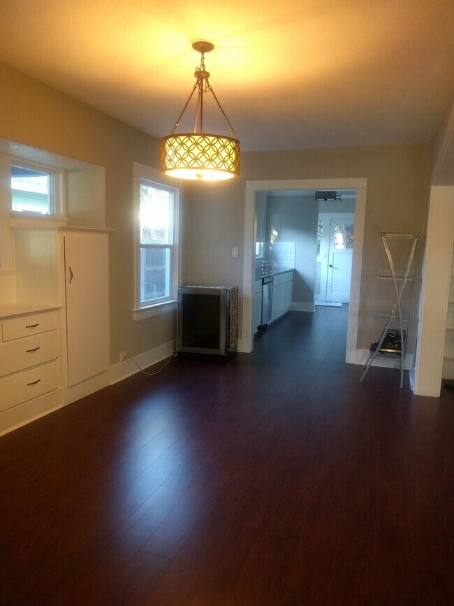 Building Photo - Craftsman Style Dream near Downtown