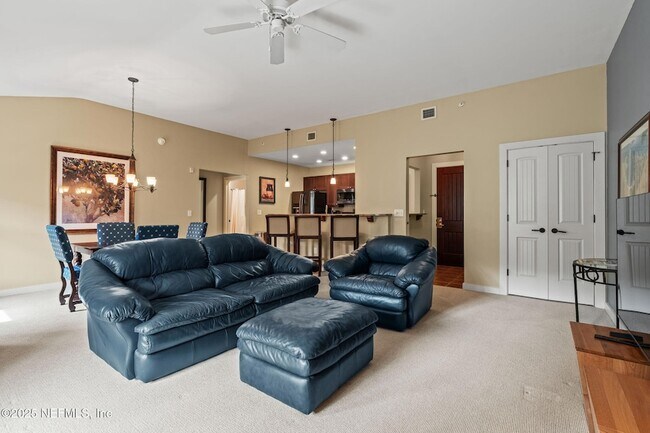Building Photo - 945 Registry Blvd