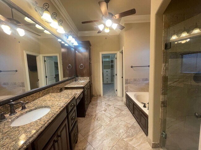 Building Photo - North Bossier Beauty in Tiburon Subdivision