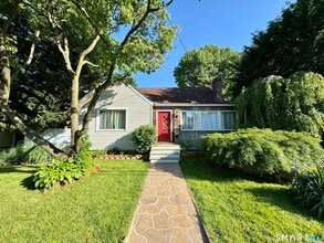 Building Photo - 415 Savoy St